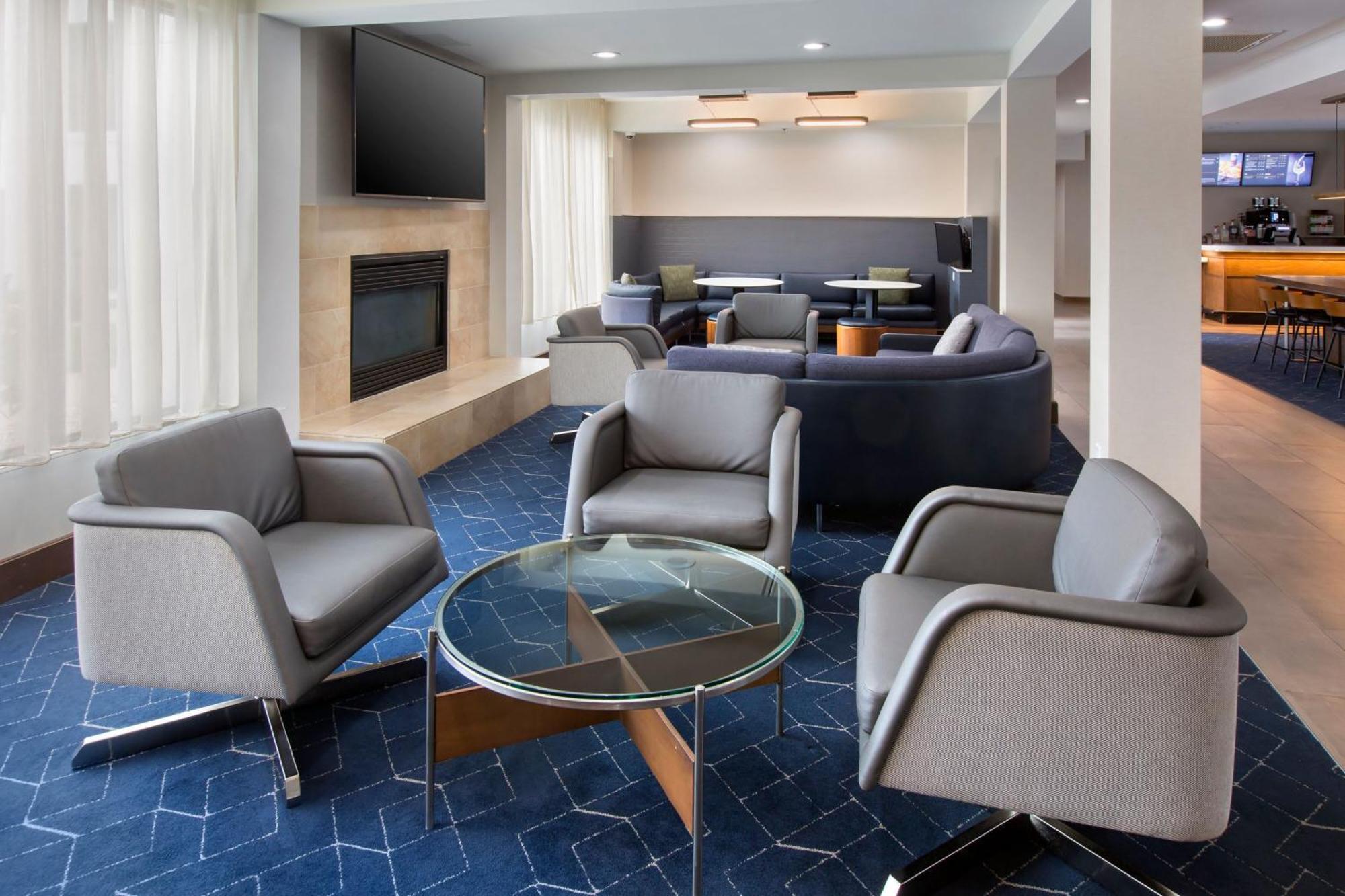 Courtyard By Marriott New Haven Orange Hotel Exterior photo